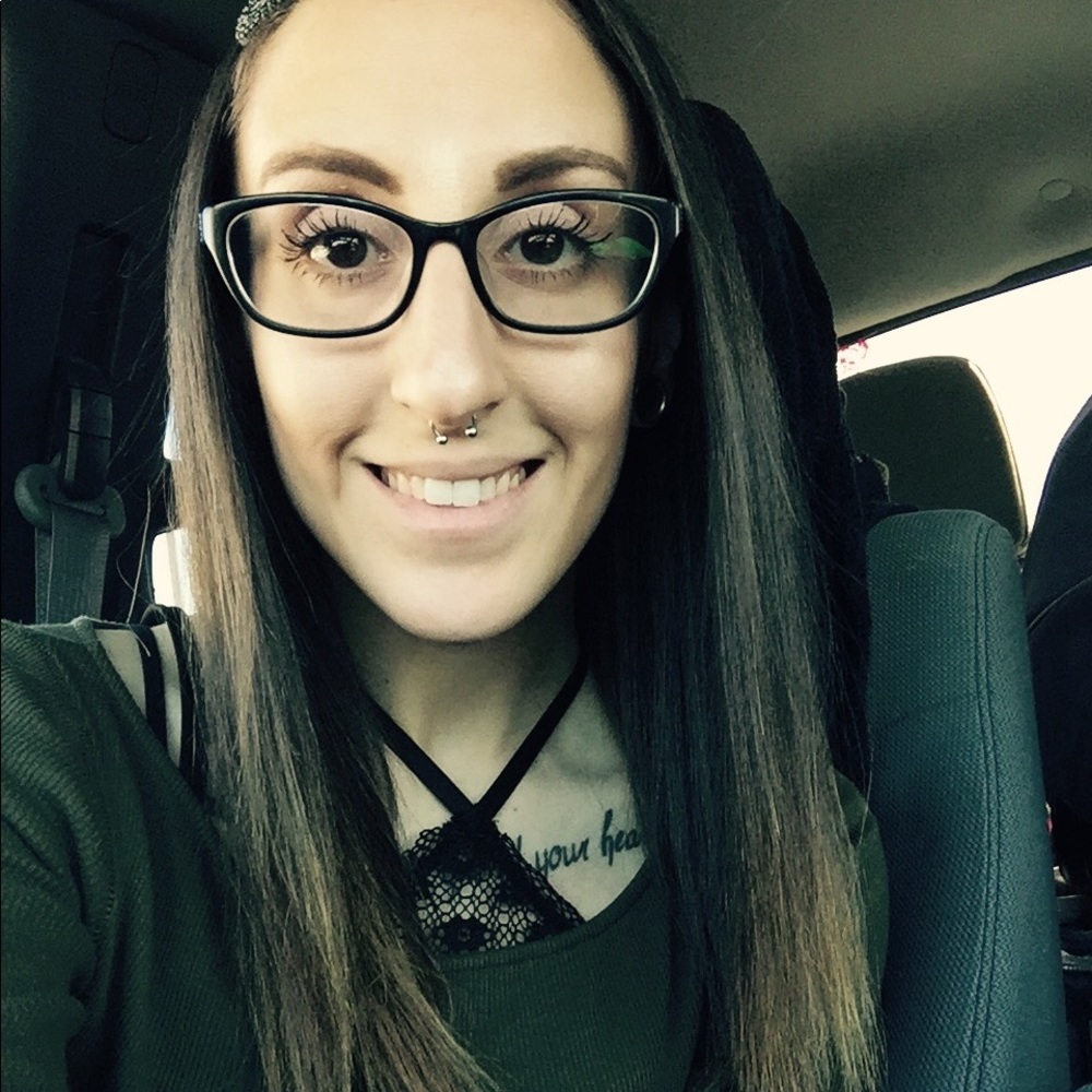 Meet your Posher, Nicole.
